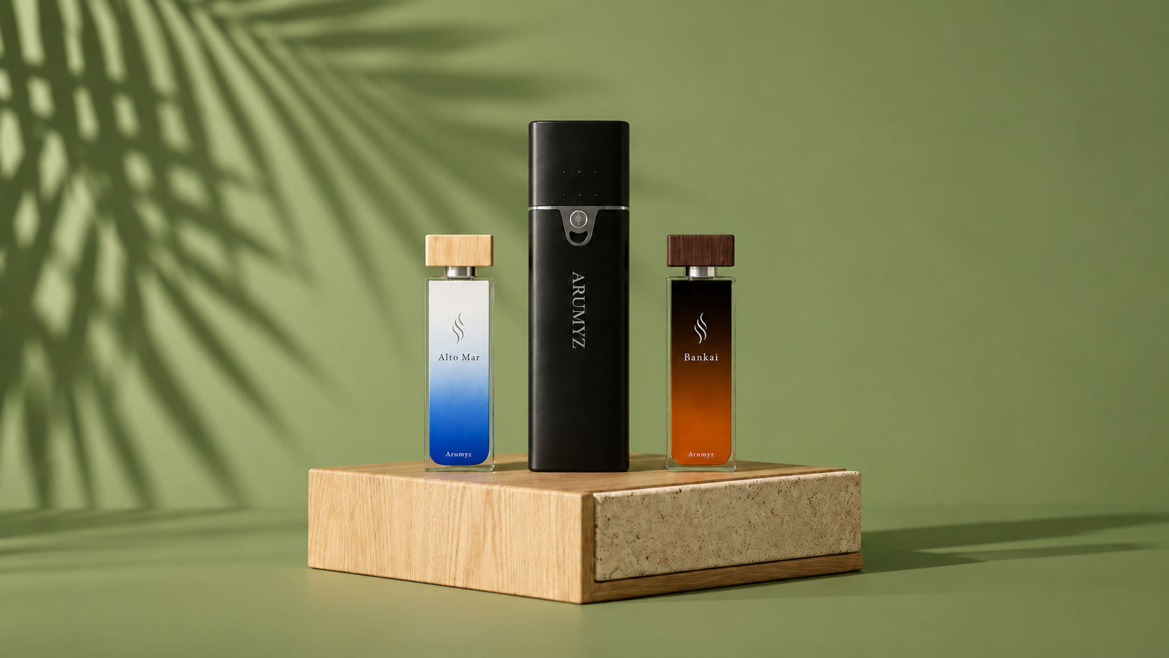 The ARUMYZ diffuser with the Alto Mar and Bankai fragrances, on a wooden podium
